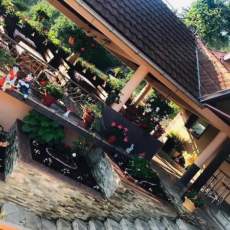 Restoran Sa Sobama Za Iznajmljivanje Mali Raj Konukevi Mrkonjic Grad