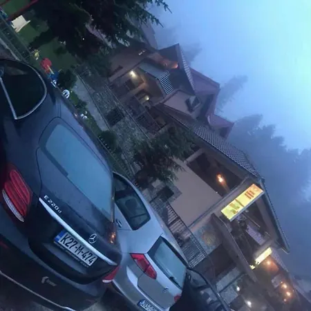 게스트하우스 Restoran Sa Sobama Za Iznajmljivanje Mali Raj 믈콘이치 그라드