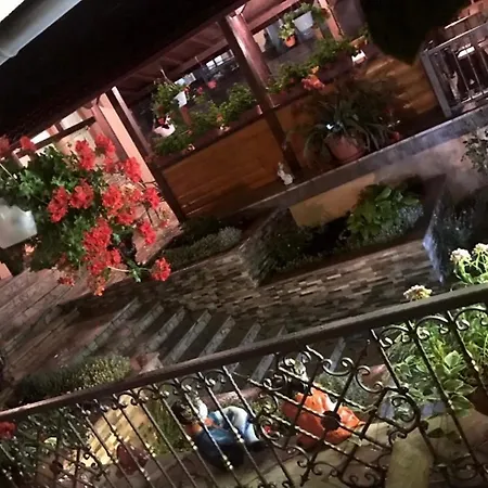 Restoran Sa Sobama Za Iznajmljivanje Mali Raj Gasthof 3*