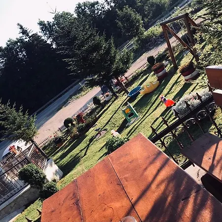 Restoran Sa Sobama Za Iznajmljivanje Mali Raj Gasthof 3*