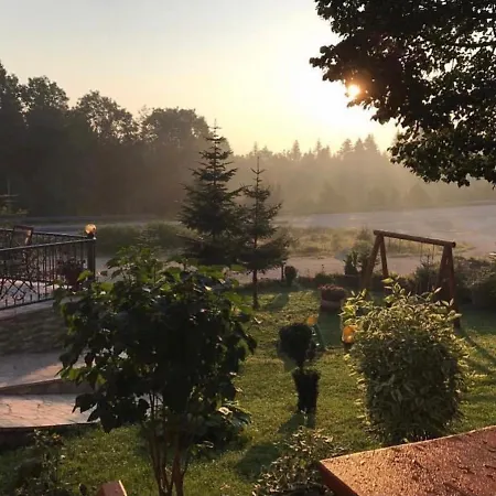 Restoran Sa Sobama Za Iznajmljivanje Mali Raj 믈콘이치 그라드