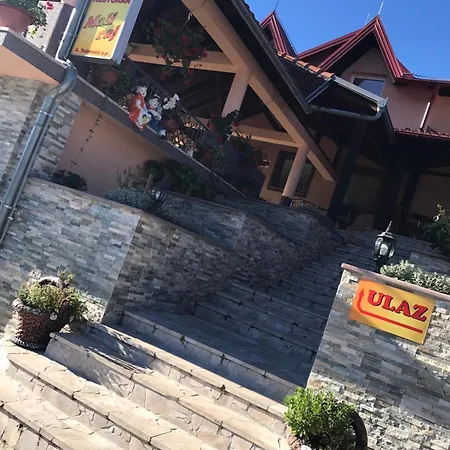 Restoran Sa Sobama Za Iznajmljivanje Mali Raj 게스트하우스 3*