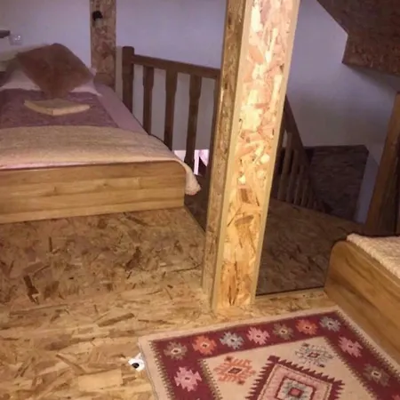 Restoran Sa Sobama Za Iznajmljivanje Mali Raj 3*