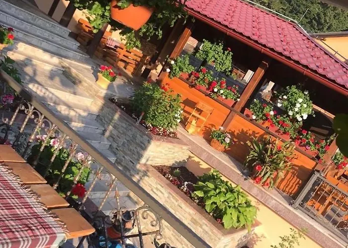 Restoran Sa Sobama Za Iznajmljivanje Mali Raj Penzion 3*