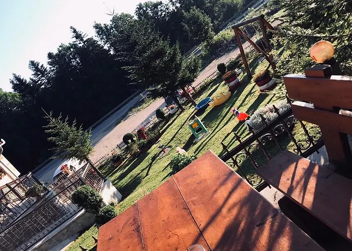 Restoran Sa Sobama Za Iznajmljivanje Mali Raj Penzion 3*