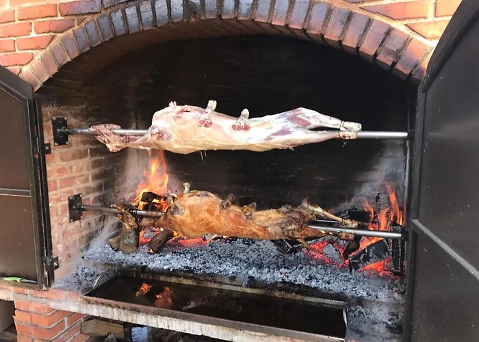 Restoran Sa Sobama Za Iznajmljivanje Mali Raj Penzion 3*