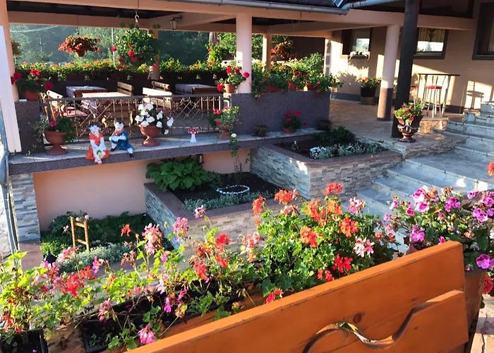 Restoran Sa Sobama Za Iznajmljivanje Mali Raj Penzion Mrkonjic Grad