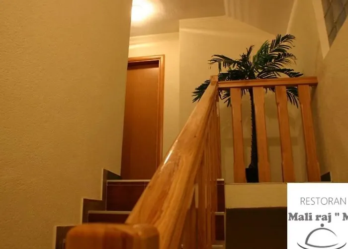 Restoran Sa Sobama Za Iznajmljivanje Mali Raj